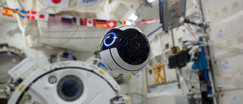 在國際太空站的 Int-Ball 無人機（照片來源：JAXA/NASA）
