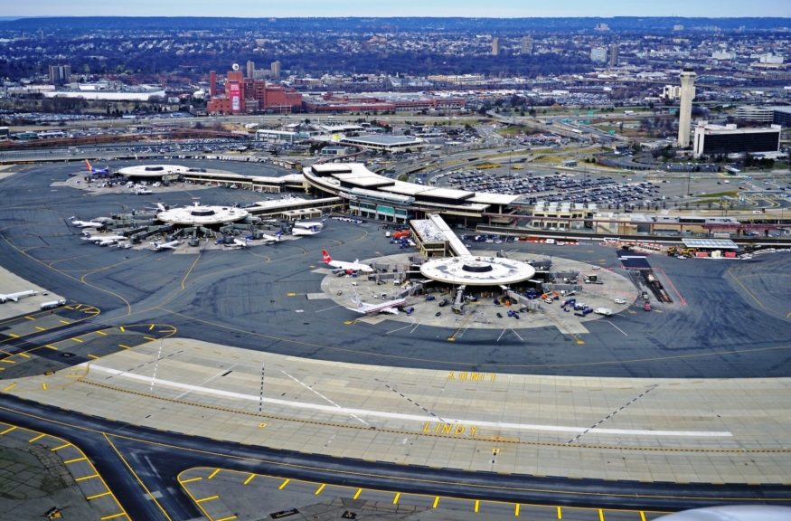 無人機又再「鬧場」！　美國紐瓦克機場短暫停止航班降落