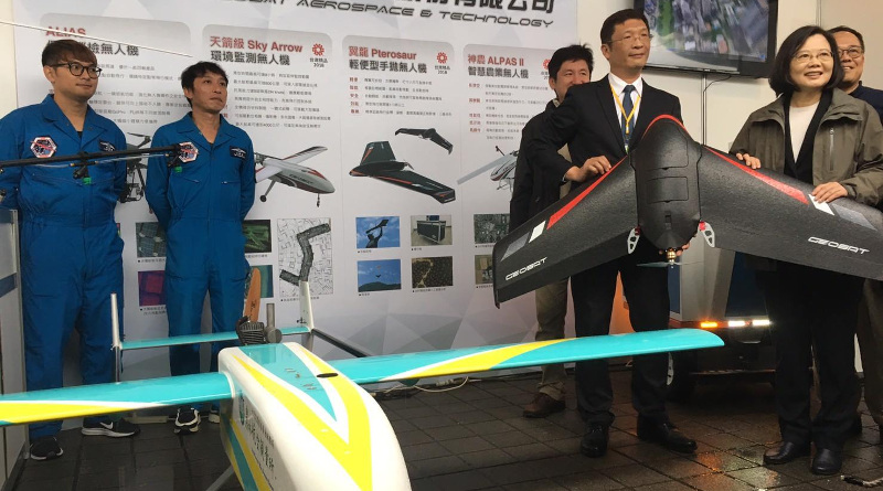 5 + 2 創新產業博覽　展出台製定翼無人機