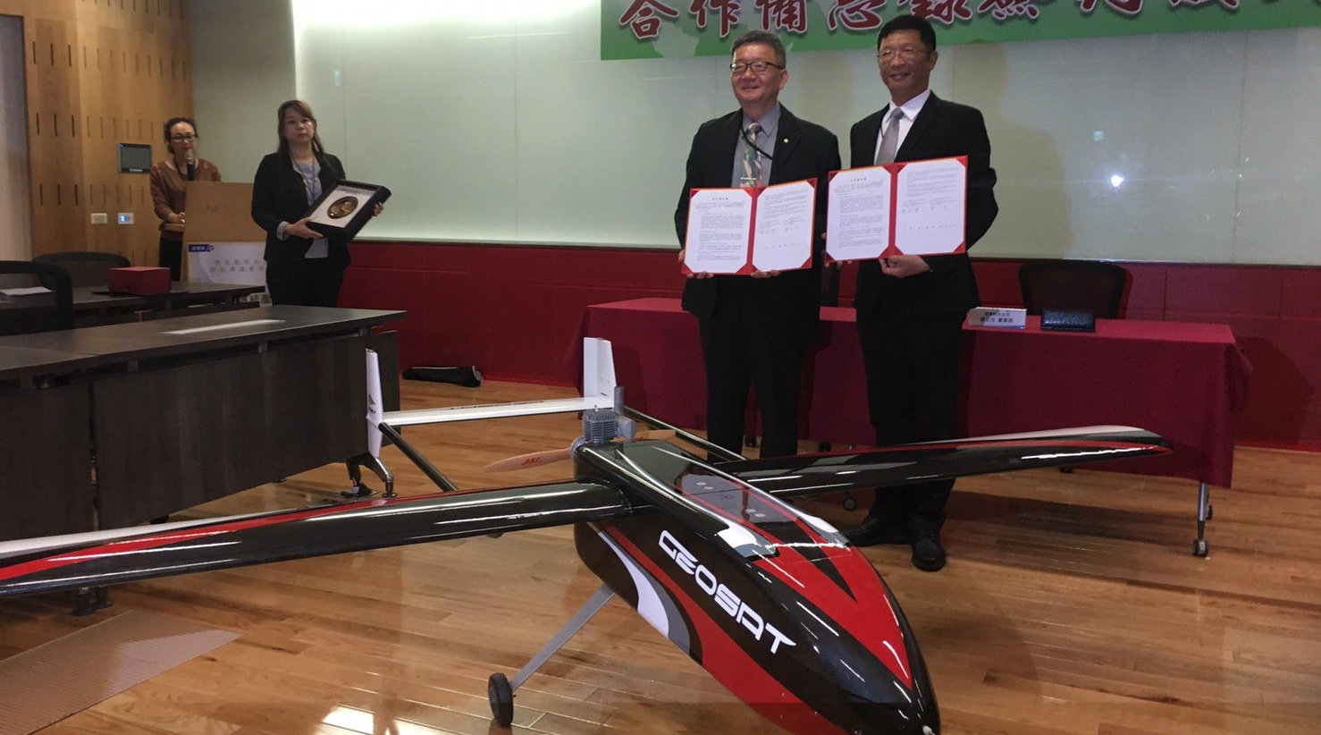 經緯航太與金屬中心合作　深化台灣智能無人機、搬運車產業