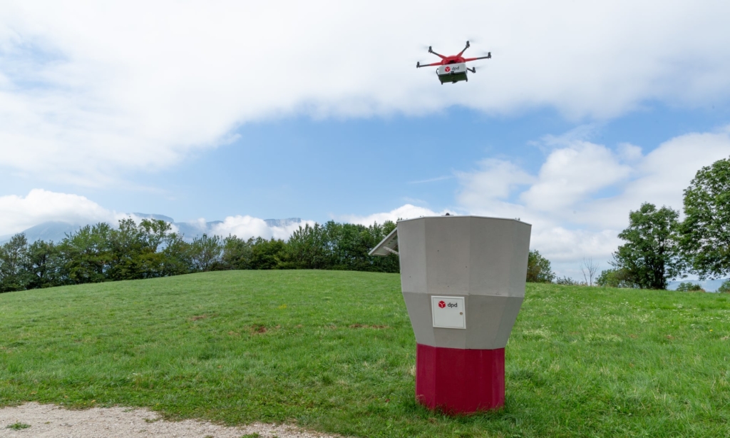 無人機送包裹上山　法國郵政：可靠、快捷、安全