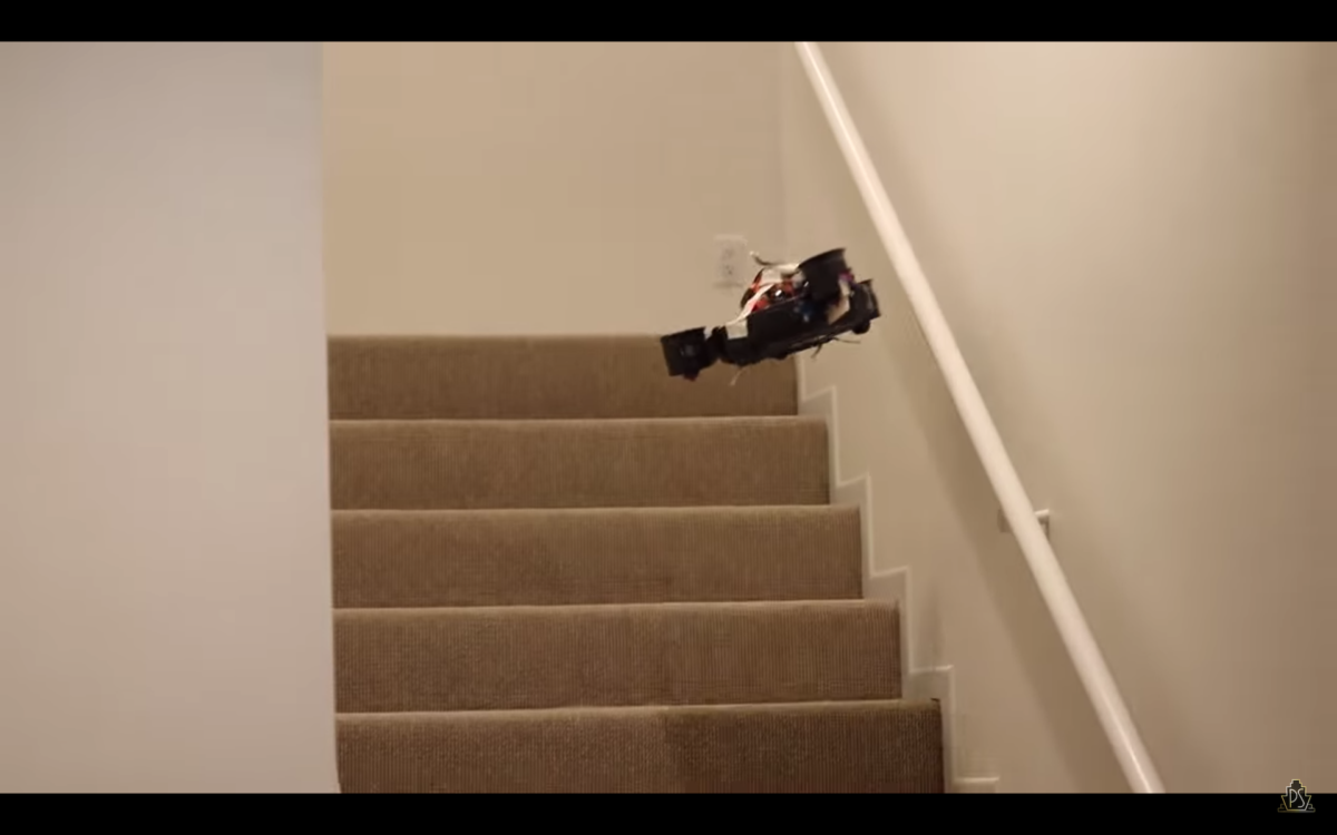 掃地機器人不懂上下樓梯不要緊，那就飛起來吧！　真能清乾淨？