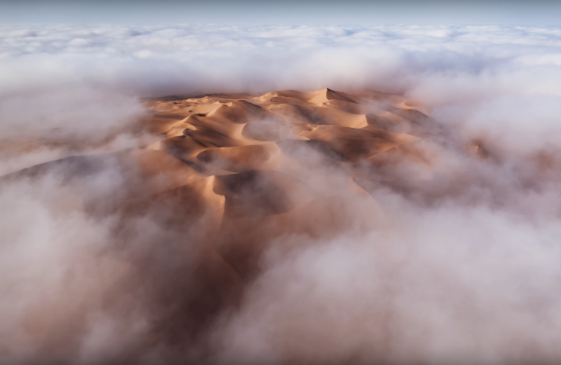 濃霧下空拍沙漠　幸運攝影師遇上美景一刻