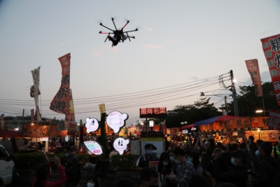 台灣連假現人潮　台南夜市出動無人機宣導防疫