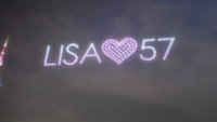 中國粉絲「大手筆」聘無人機編隊表演　應援 LISA 出道 4 周年