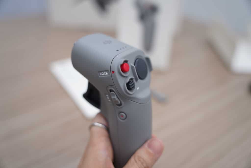 隨 DJI FPV 無人機登場的兩大產品：穿越搖桿、虛擬飛行 App 是什麼來著？