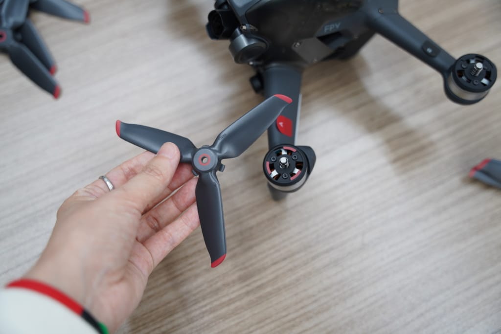 DJI 正式發佈 FPV 航拍機　最大圖傳距離 10 公里　套裝定價港幣$9499